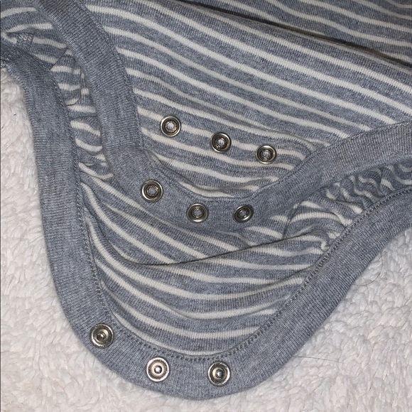 Hanna Andersson Gray & White Striped Onesie 18-24M EUC 80 - Picture 6 of 7